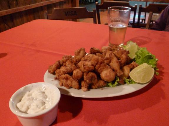 Deliciosos bolinhos de jacaré em restaurante de Bonito, no Mato Grosso do Sul